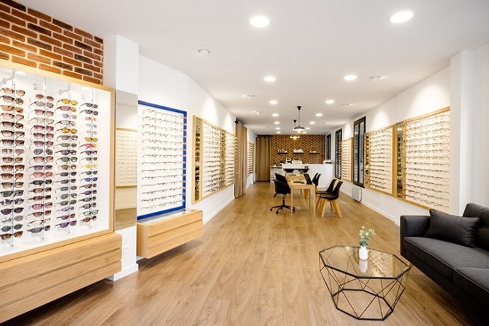 une-opticienne-qualifie-cfc-ou-bts-avec-equivalence-sefri-big-2